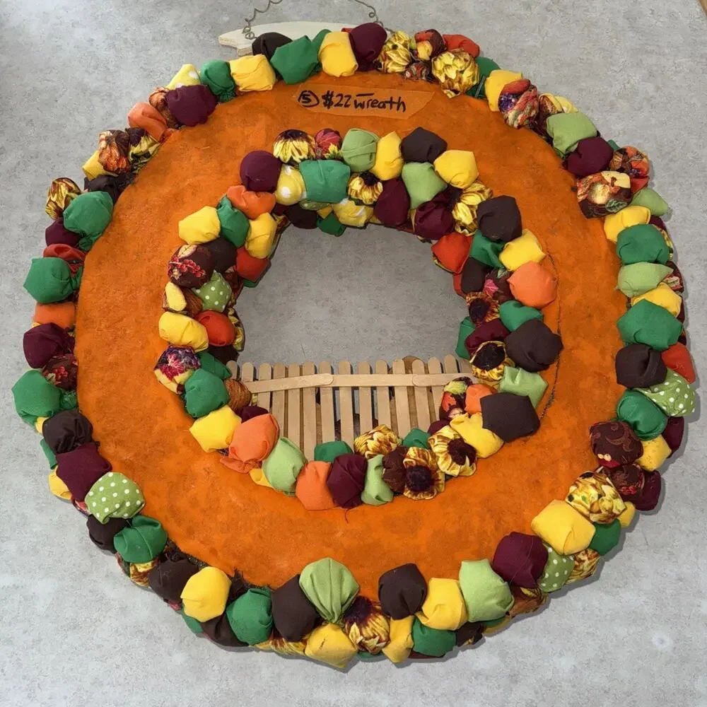 Vtg handmade fabric puff wreath 18” w/ fall colors Turkey figurines Homemade MCM